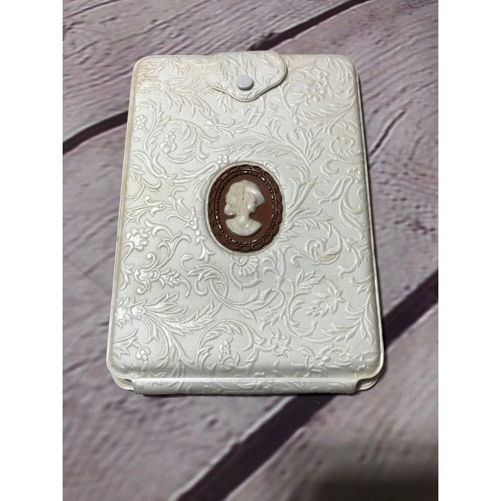 5 x 7 Antique Cameo case with mirror Collectible